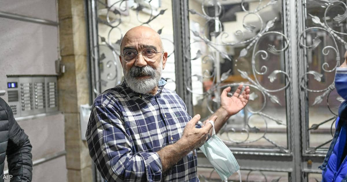 بعد خروجه من السجن.. كاتب تركي شهير يوجه “رسالة تحدي”