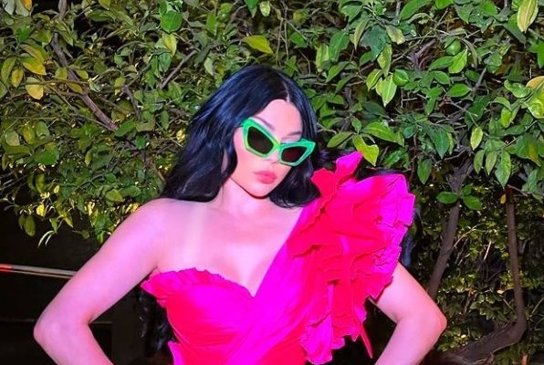 نظارات هيفا وهبي تثير الجدل وهذا سعرها (صورة)