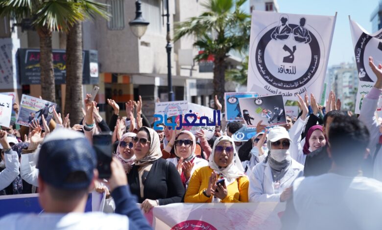 أساتذة التعاقد يستقبلون بنموسى بالإضراب والاحتجاج أمام مقر الوزارة