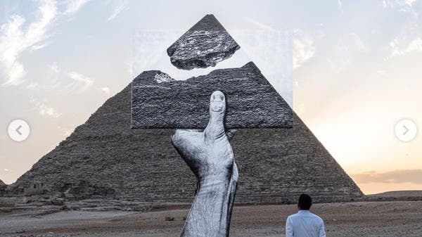 أنجلينا جولي تنشر صوراً لافتة للأهرامات.. ما القصة؟