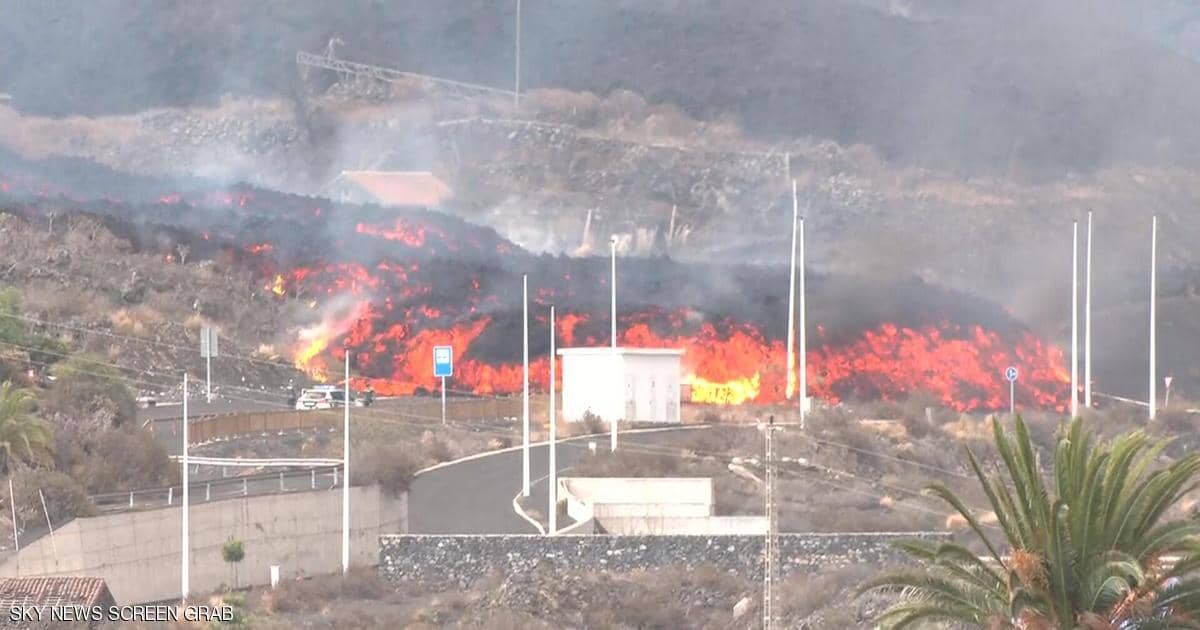 عدسة “سكاي نيوز عربية” ترصد ثوران بركان لا بالما في إسبانيا
