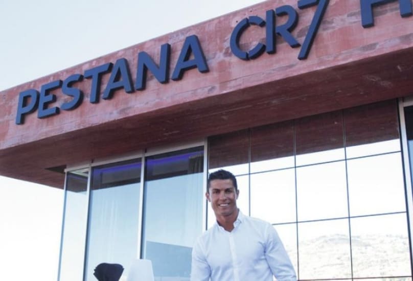 كرستيانو رونالدو يطير إلى دولة عربية لافتتاح فندقه الجديد