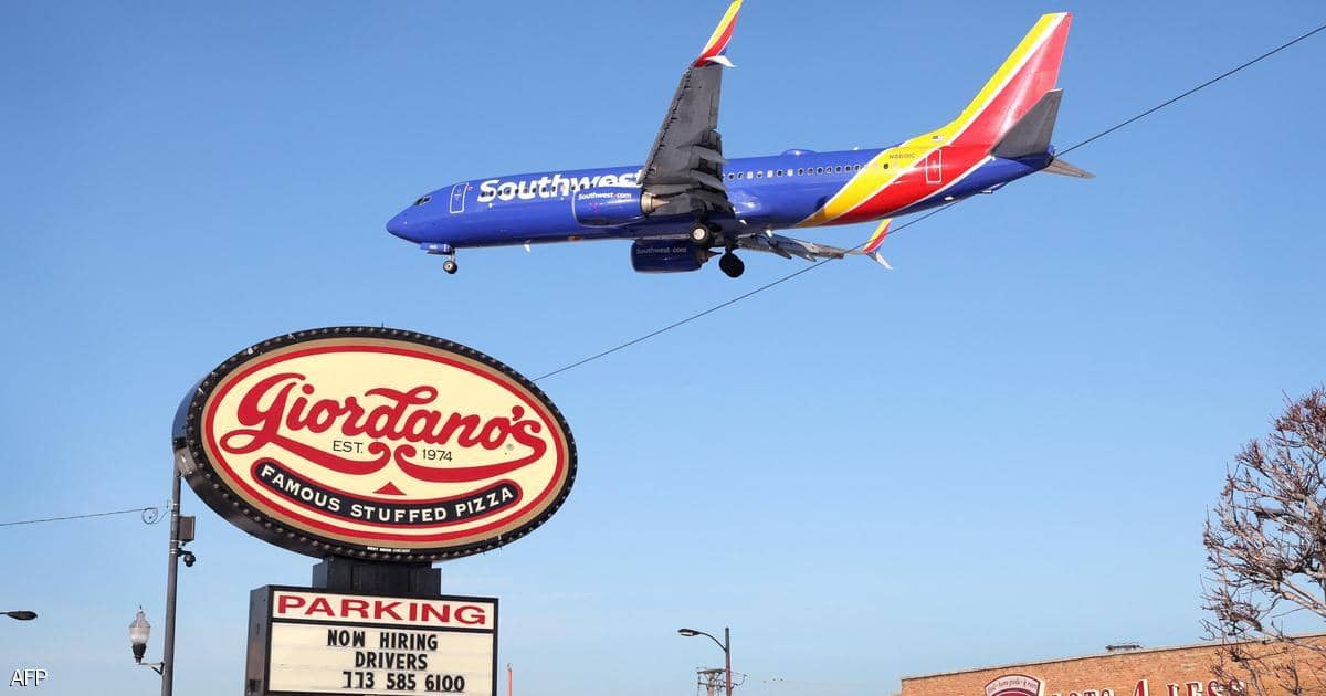 “هيا بنا براندون”.. طيار أميركي يعارض بايدن من قمرة القيادة