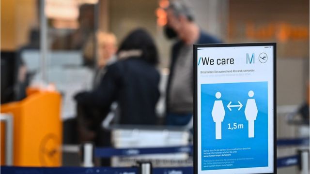 أوميكرون: اكتشاف المزيد من الإصابات بالمتحور الجديد من فيروس كورونا في أوروبا