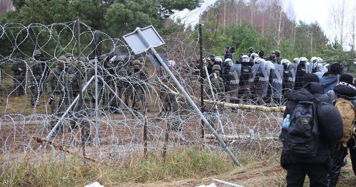 باريس تتهم بيلاروسيا بتدبير “مسرحية مروعة” على حدود بولندا