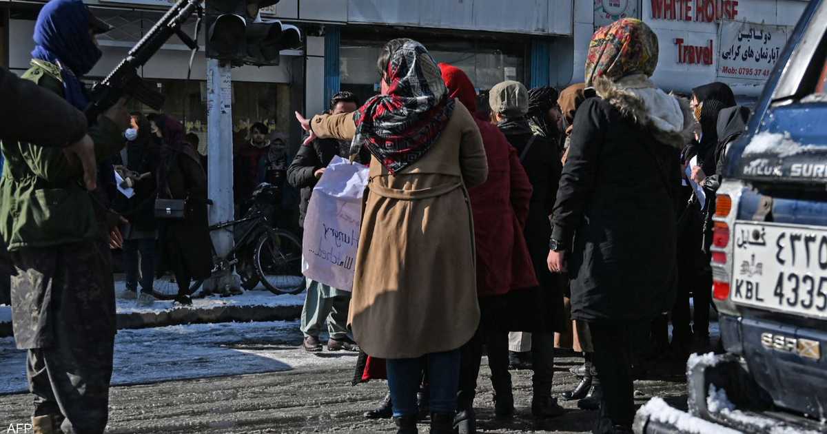 “بإذن” من طالبان.. تظاهرة نسائية في كابل
