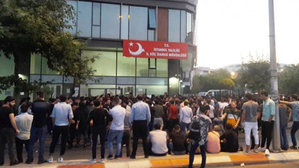 بعد قرار دائرة الهجرة التركية.. سوريون يتفاجؤون ببلاغات تهدد بإيقاف الكملك