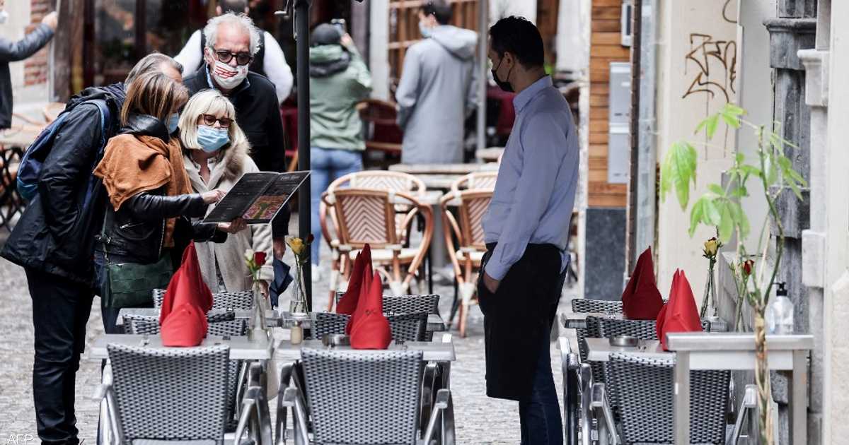 دولة أوروبية جديدة تشدد القيود بسبب متحور “أوميكرون”