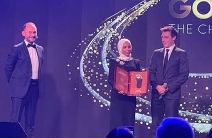 لفتة جميلة من صلاح تجاه زوجته بحفل تسلم جائزة القدم الذهبية