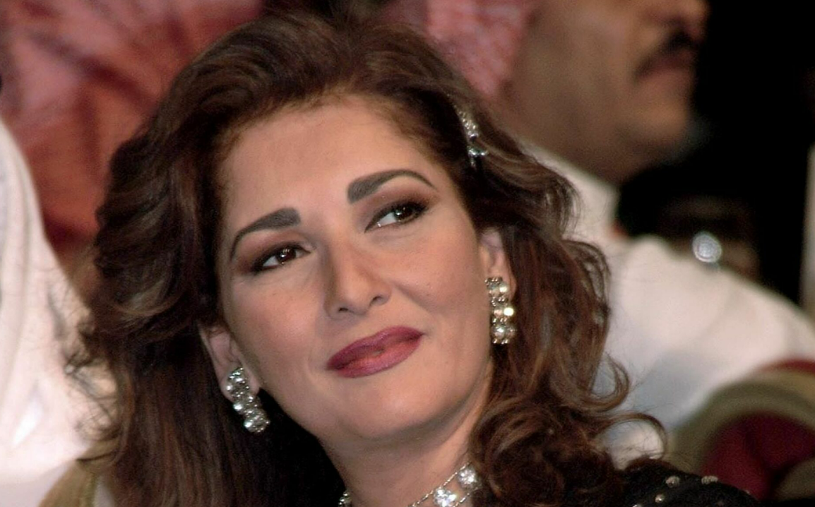 “أريد التقرّب إلى الله”.. آثار الحكيم تعلن اعتزالها