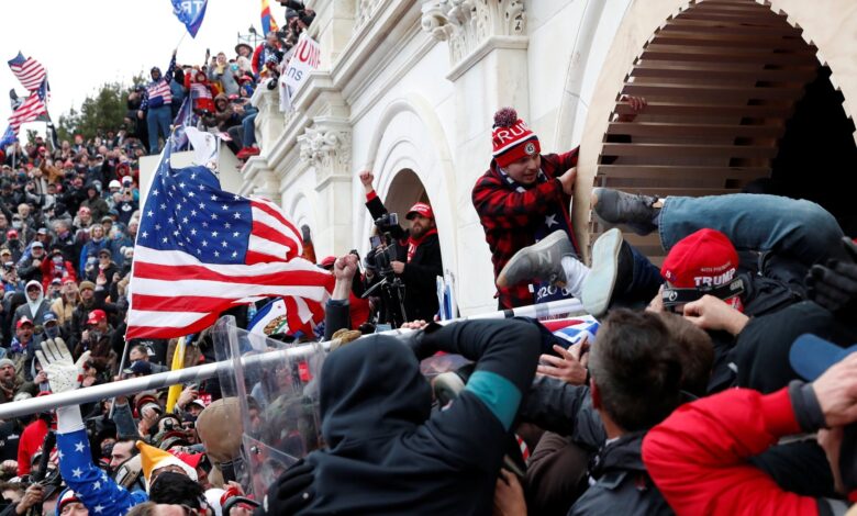 بايدن يتهم ترامب بمنع انتقال السلطة وانتهاك حرمة الكابيتول