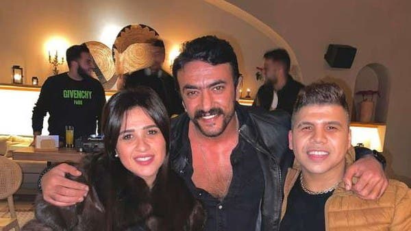 بعيد ميلادها.. شاهد ياسمين عبدالعزيز ترقص وتغني مع زوجها