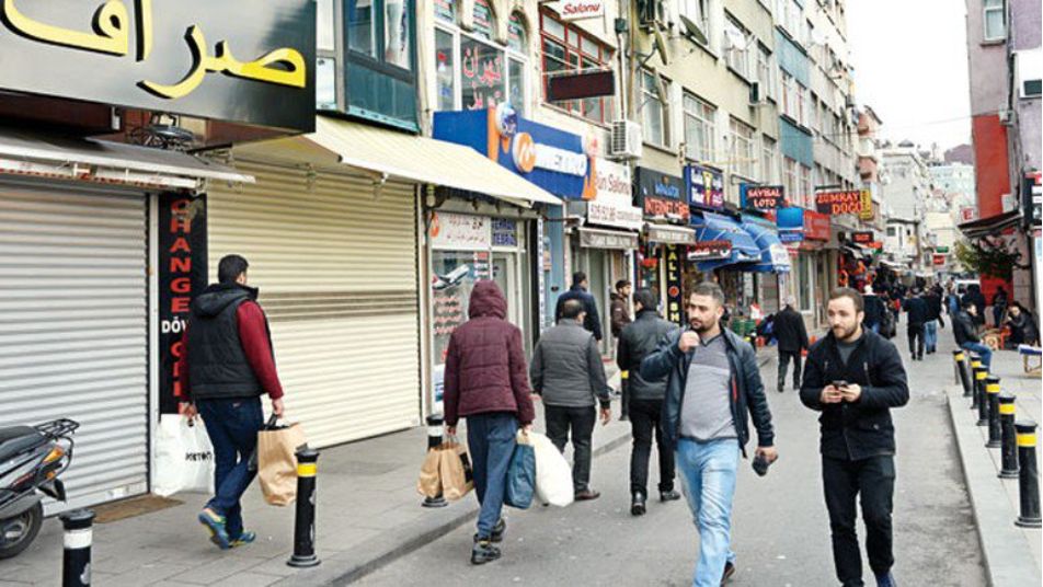 تركيا .. لصان يسطوان على محل سوري والمفاجأة بالمسروقات