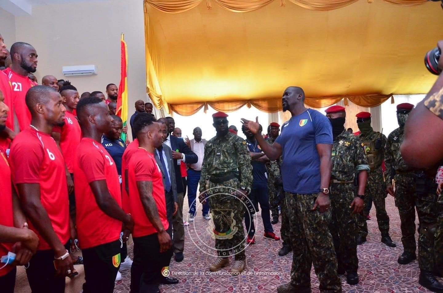غرائب أمم إفريقيا.. هجوم إرهابي ورينارد يتصبب “عطراً”