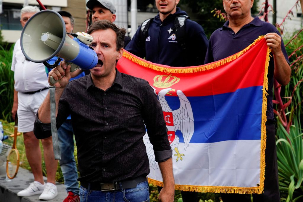 وسط احتجاجات في مولبورن..طبيب لـ"ديوكوفيتش": التطعيم يظهر الاحترام يا نوفاك