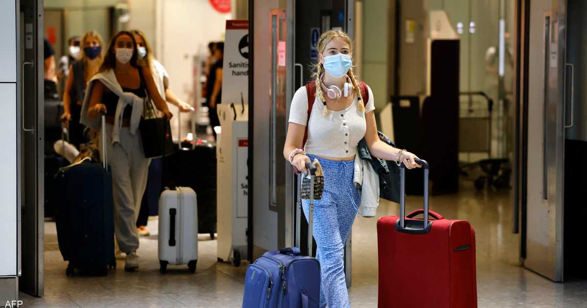 بريطانيا تستقبل المسافرين الملقحين بدون فحص كورونا