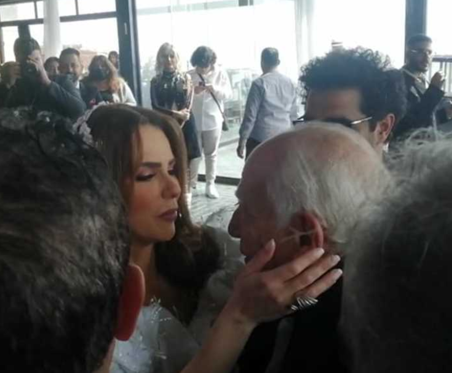 بعد تعافيه من كورونا.. شاهد أول ظهور للفنان رشوان توفيق