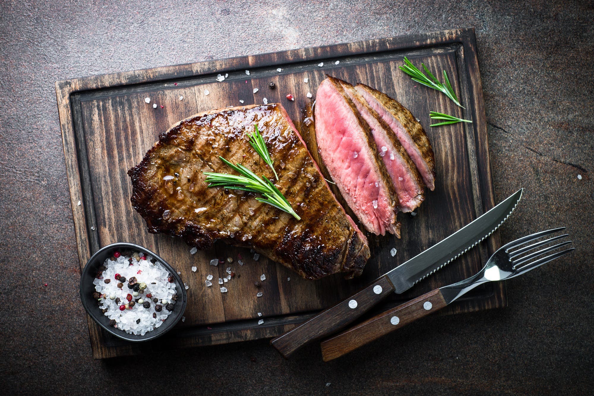 دراسة صادمة للنباتيين.. اللحوم تطيل العمر!