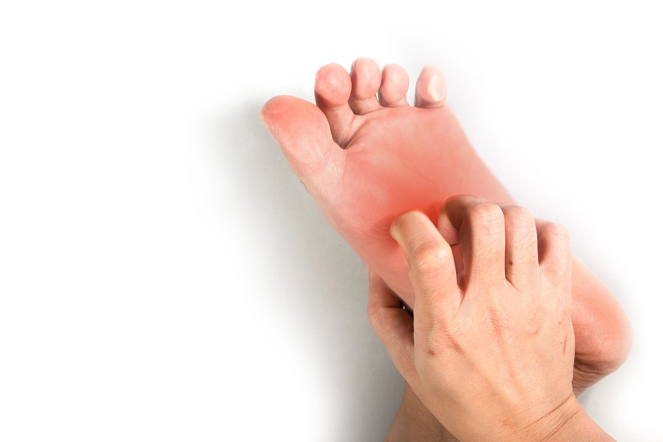 مفاجأة غير سارة عن أوميكرون.. أعراض جلدية