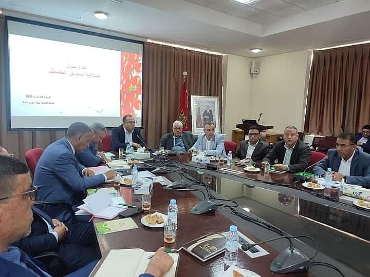 أكادير : رئيس غرفة الفلاحة يجتمع مع منتجي ومصدري الخضر والفواكه