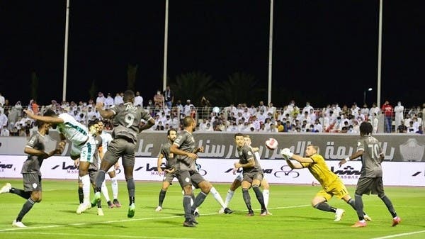 الأهلي يستضيف الطائي للهروب من الهبوط