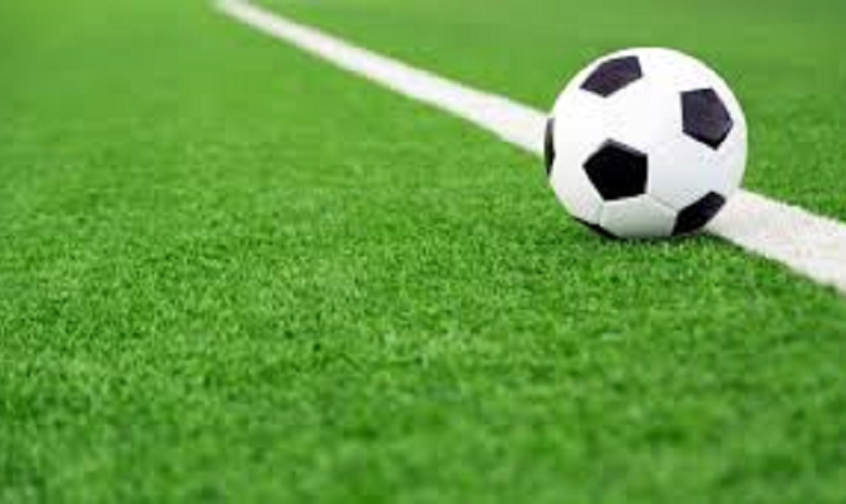 الجامعة تفصح عن أسماء حكام مباريات الوداد و الرجاء المؤجلة