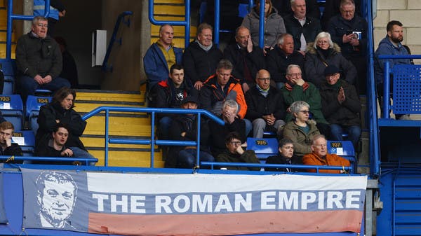 الحكومة البريطانية تطالب جماهير تشيلسي بالتوقف عن الهتاف لأبراموفيتش