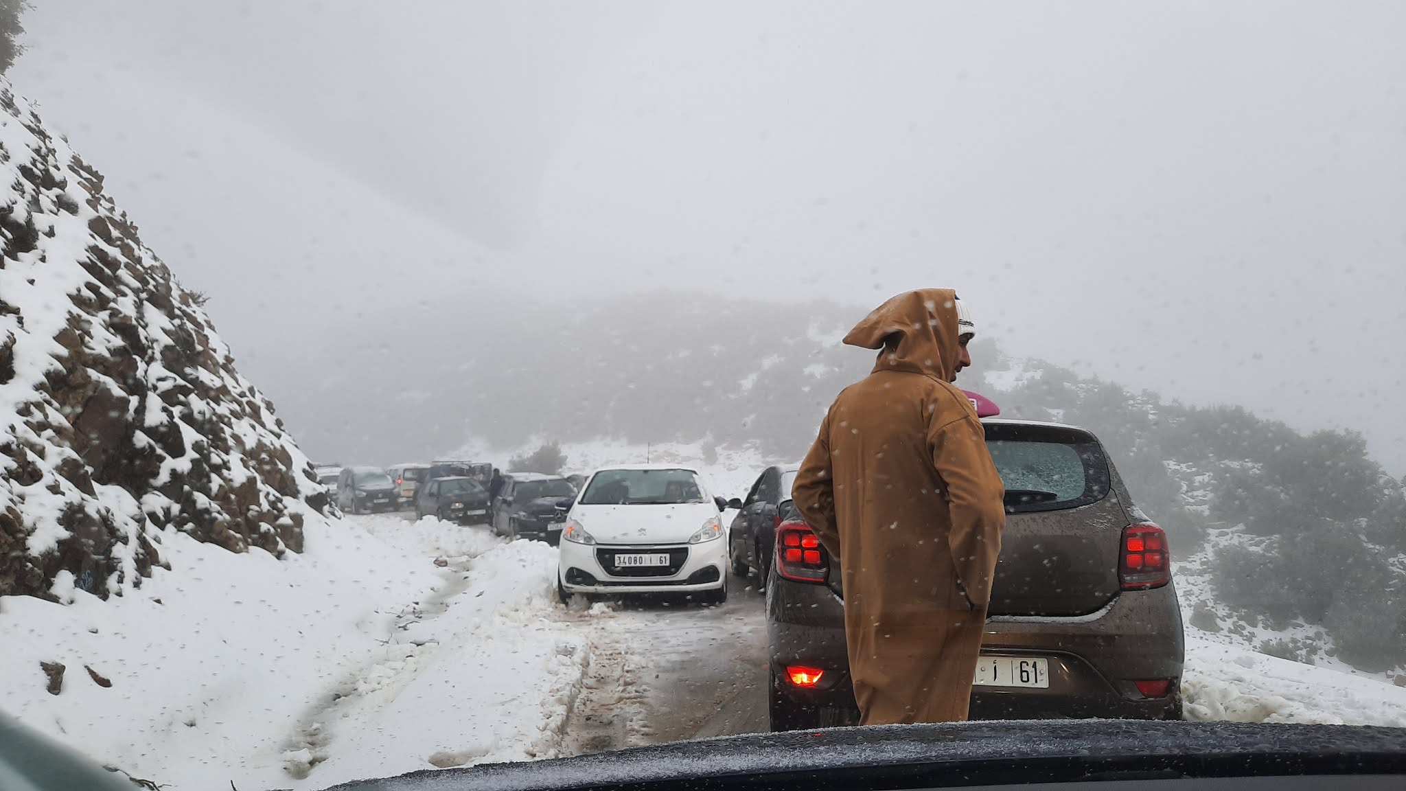 تارودانت : عامل الإقليم يرفع درجة اليقظة لمواجهة آثار التساقطات الثلجية بالمناطق الجبلية