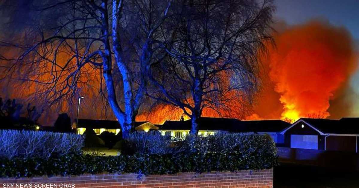 حرائق تستعر في مستنقعات قرب مدينة ليفربول الإنجليزية