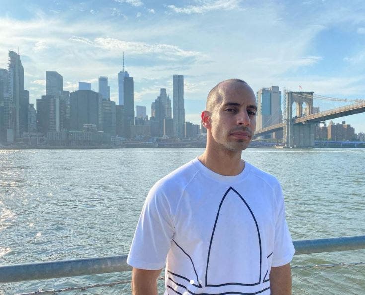 عمرو وهبة يكشف كيف تورط في عالم المطبخ وتسبب بحرائق أثناء التصوير