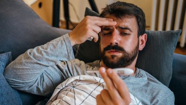 فيروس كورونا: ما سر إصابة أعداد كبيرة بكوفيد للمرة الثانية؟