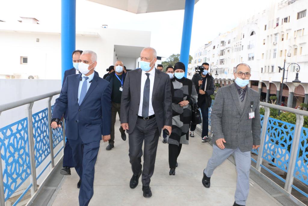 آيت الطالب يتفقد مستشفى بطنجة
