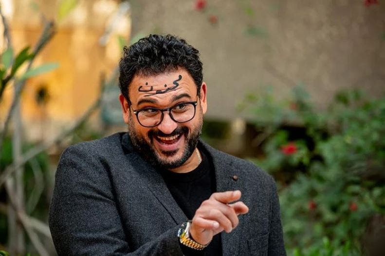 أكرم حسني: إضحاك المصريين ليس سهلاً.. والسوشيال ميديا جزء من الجمهور وليس كله