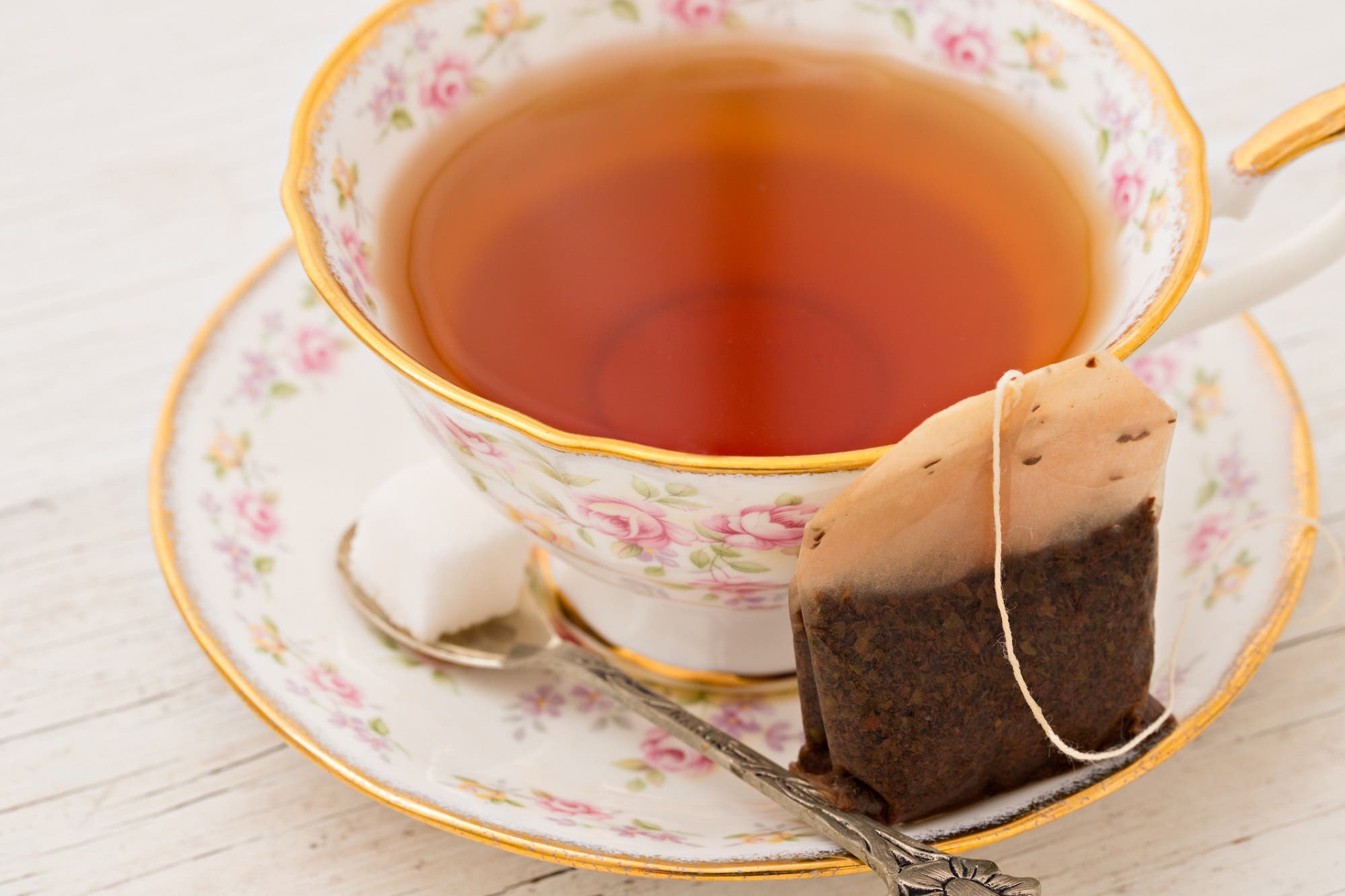 إياك أن ترميها.. فوائد غير متوقعة لأكياس الشاي المستعملة