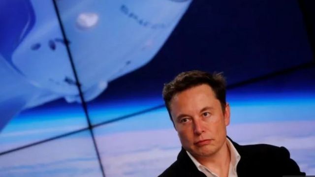 إيلون ماسك يجتمع بموظفي تويتر بعد أن أصبح أكبر مالك لأسهم الشركة