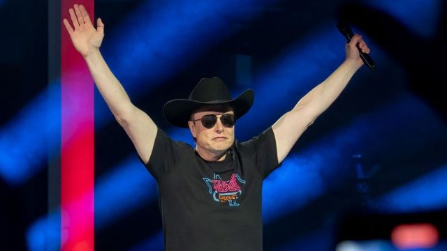 تويتر: إيلون ماسك “غير متأكد” من نجاح عرضه للاستحواذ على الموقع