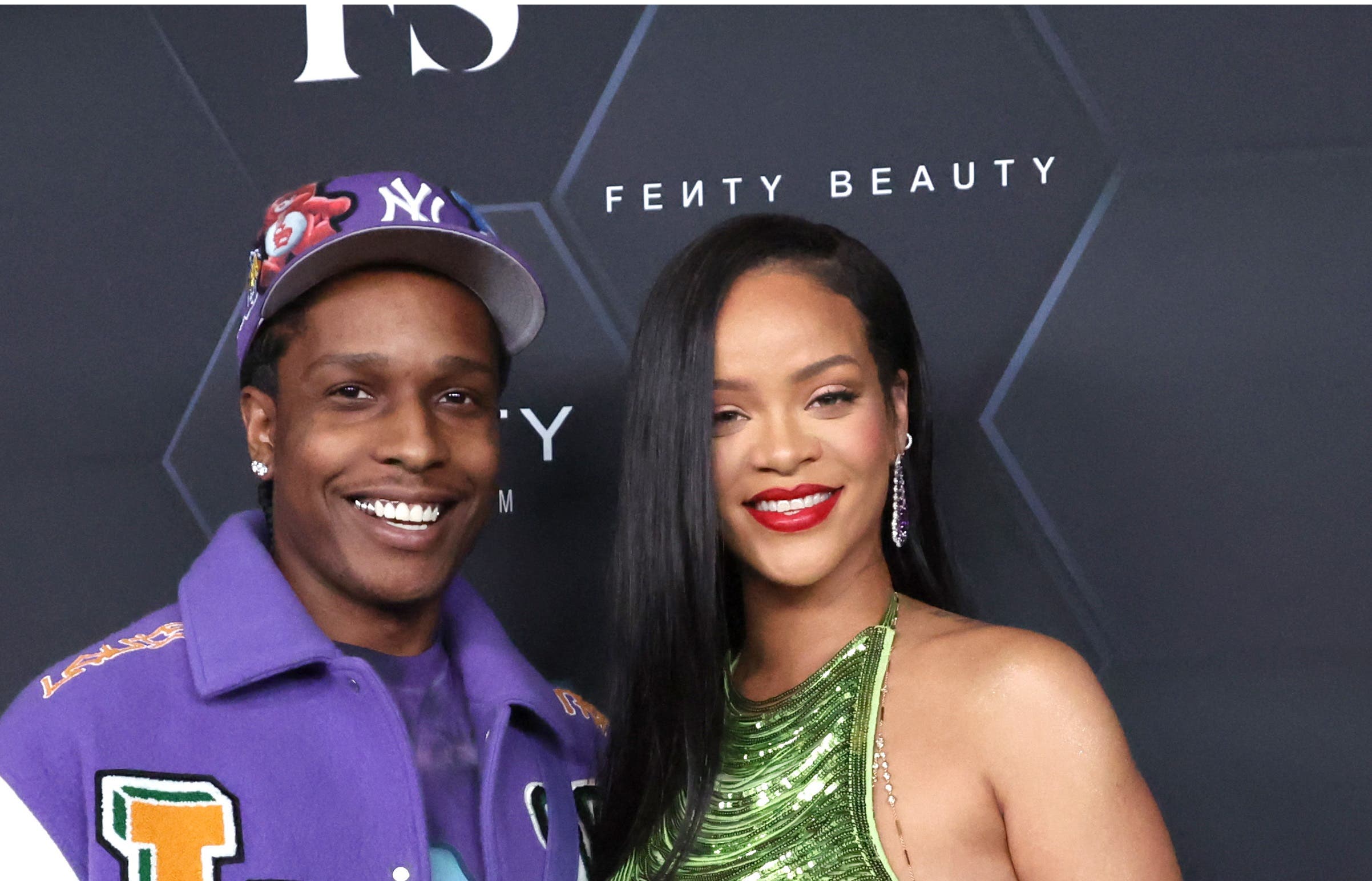 ريهانا: قد ألد في حافلة.. وأخشى اكتئاب ما بعد الولادة