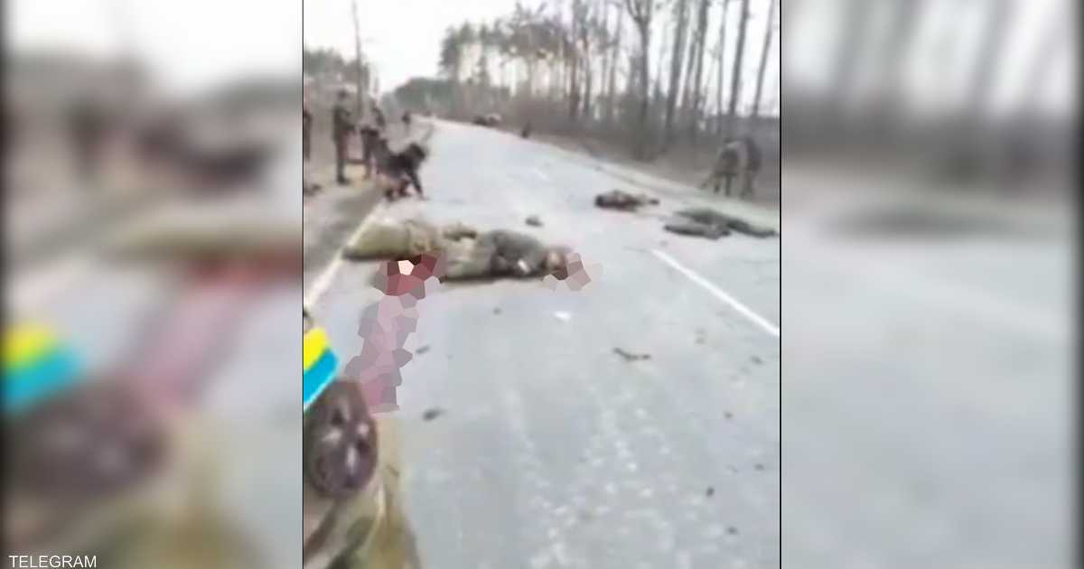 “نيويورك تايمز” تنشر فيديو “مروعا” يبين قتل أسرى روس بوحشية