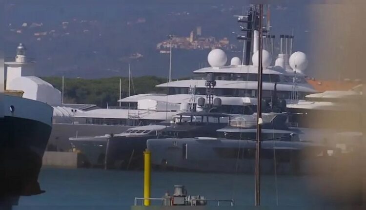 إيطاليا تصادر يختا فاخرا لبوتين