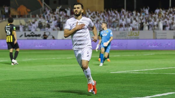 الاتحاد يفرط في تمسكه بالصدارة ويخسر أمام الطائي