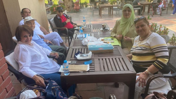 ذكريات وضحك.. آخر صورة لسمير صبري قبل وفاته بيومين