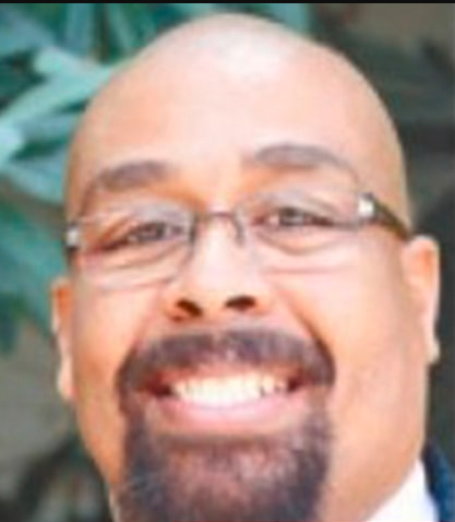 كانييه وست “سرق” كلمات أغنية من عظة قس.. والأخير يقاضيه