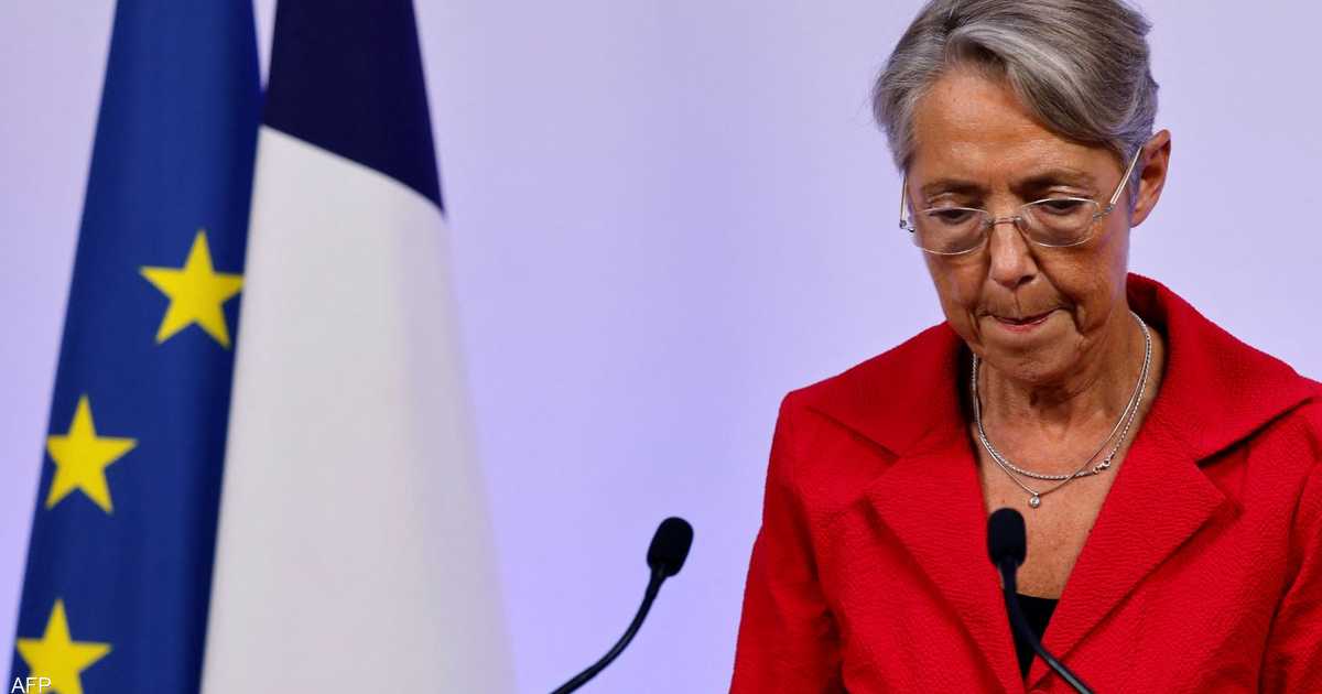 بعد “خسارة البرلمان”.. ماكرون يرفض استقالة رئيسة الوزراء