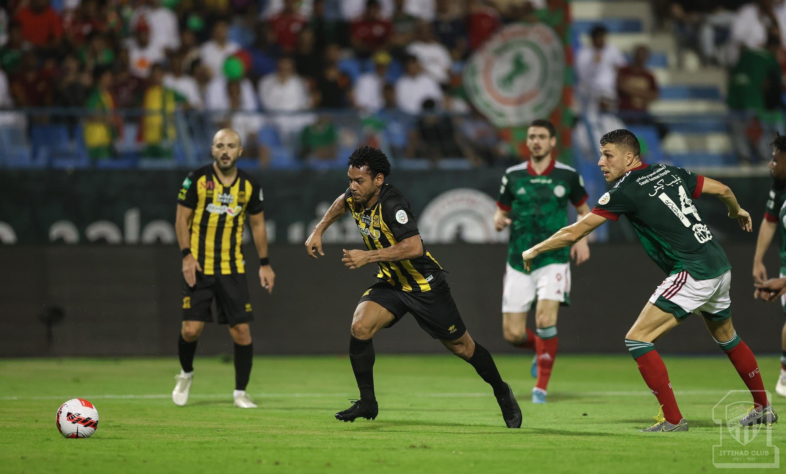 رومارينيو وسالم يؤجلان حسم الدوري إلى الجولة الأخيرة