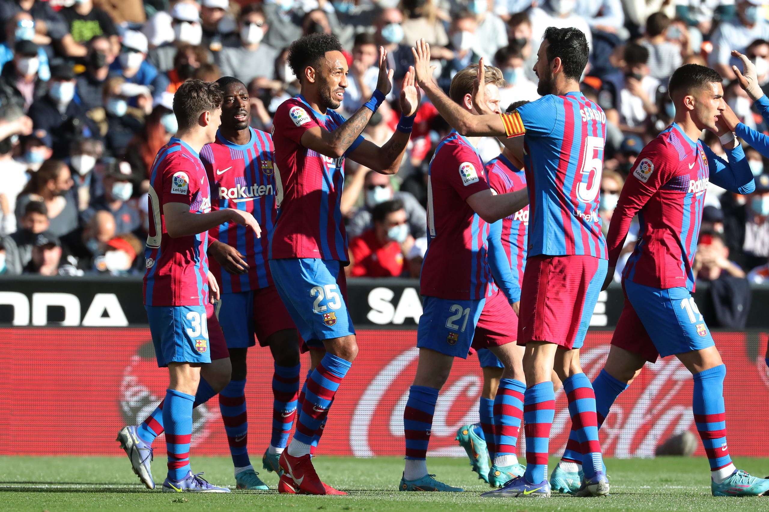 صلاح يصدم ليفربول.. ويتفق مع برشلونة على الانضمام مجانا