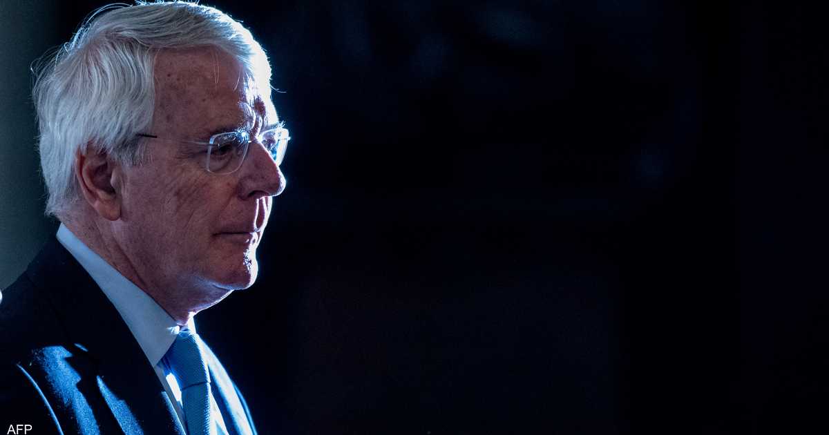 “الرجل الرمادي” يوجه تحذيرا عاجلا بشأن “حيلة” جونسون