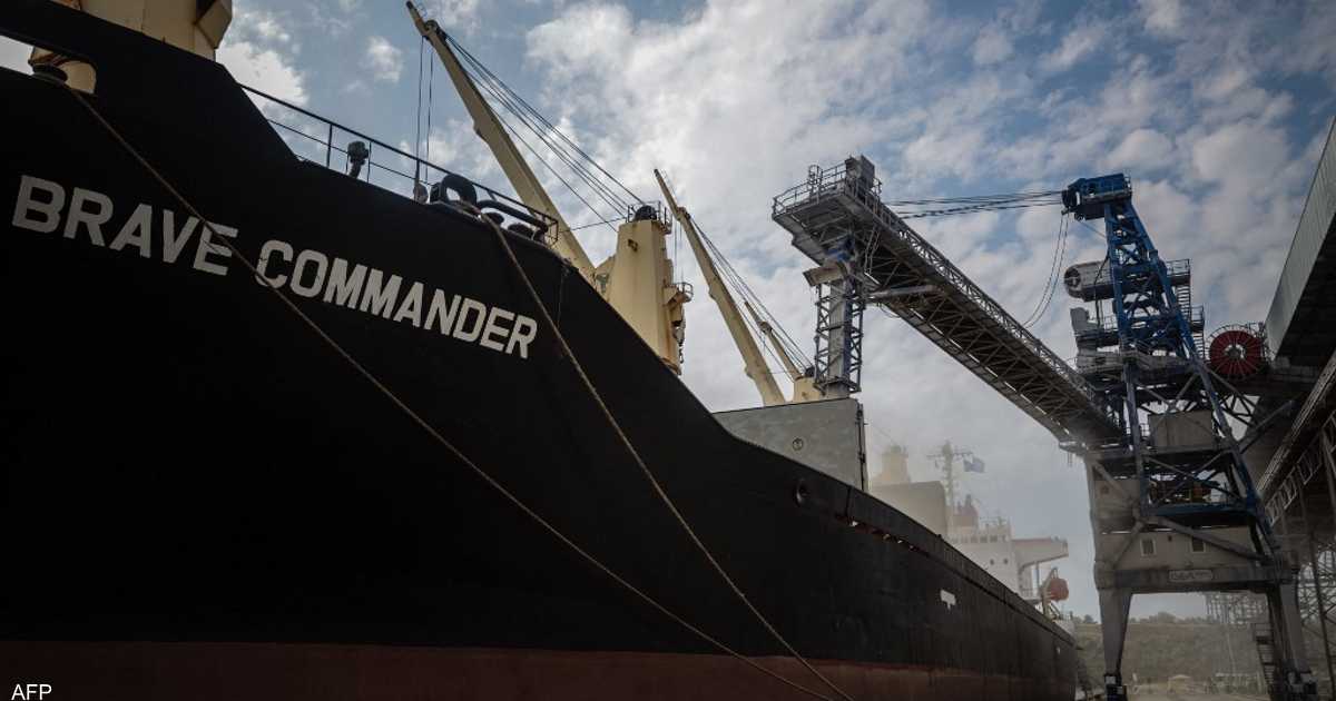 أول سفينة محملة بالحبوب لإفريقيا تغادر أوكرانيا