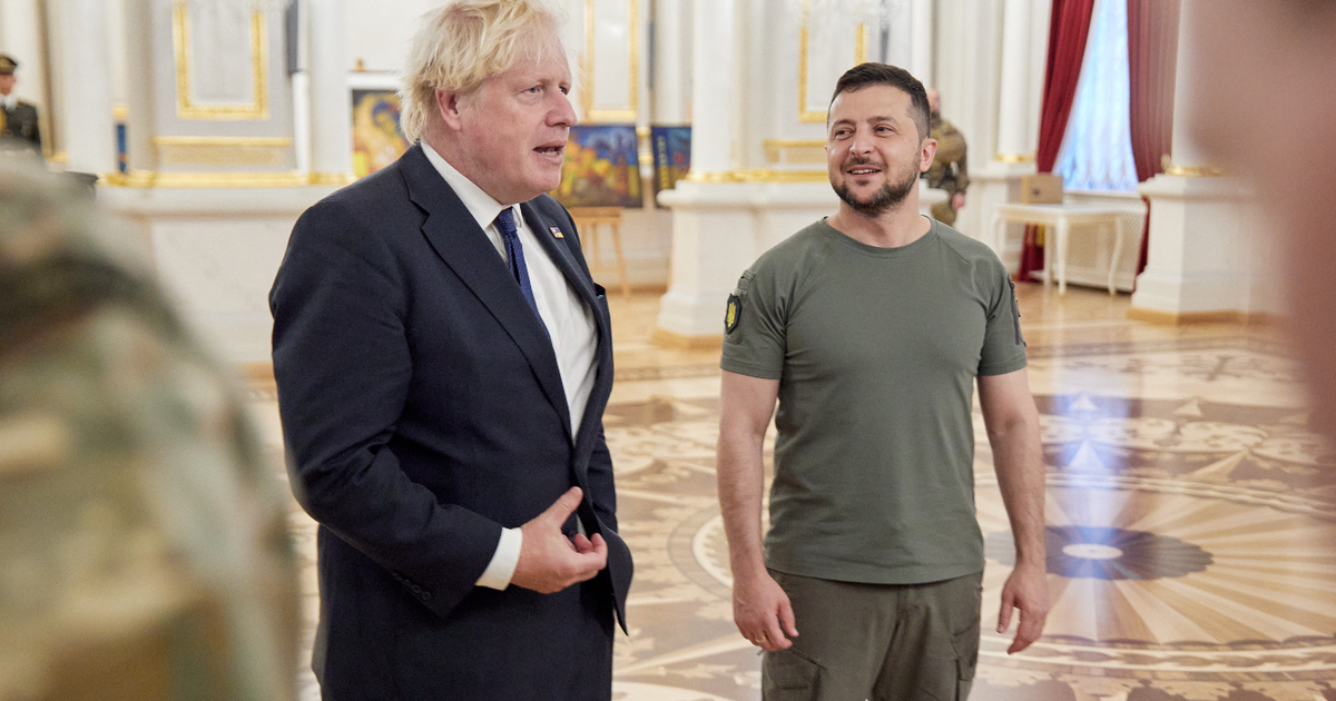 من كييف.. جونسون يحذر من “خطة واهية” للمحادثات مع روسيا